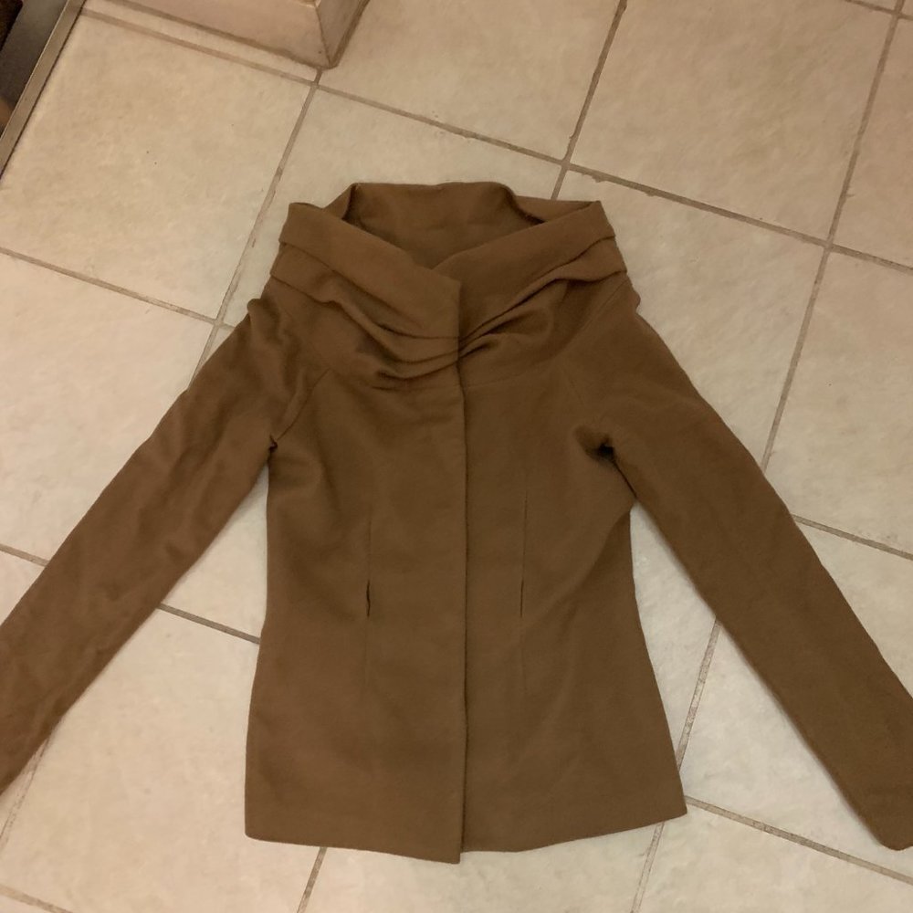 Designer 2B Rych brown camel wool magnetic closure